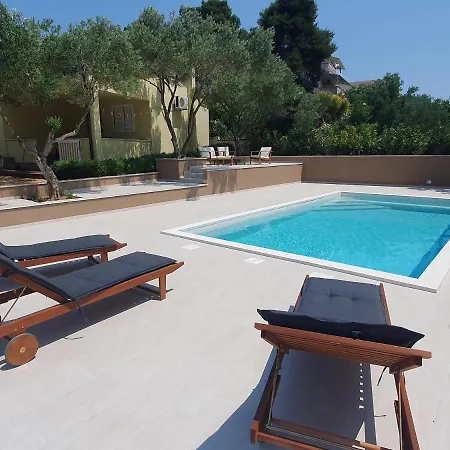 Antonio Apartman *